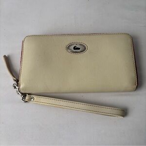 PRICE DROP!!   Dooney & Bourke Cream Leather Wristlet Duck Logo Classic Bag